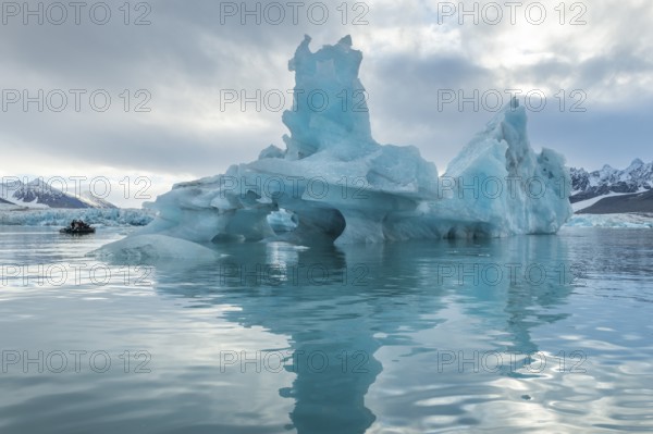 Dinghy with tourists, iceberg and glacier edge of Monacobreen, Liefdefjord, Woodfjord area,