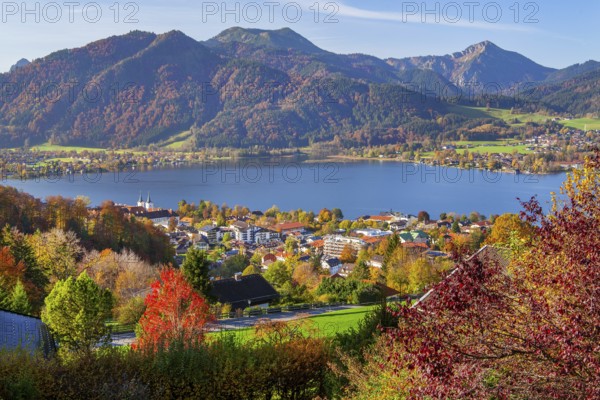 Panorama of village and lake in autumn, Tegernsee, Tegernsee, Tegernsee valley, Mangfall mountains,