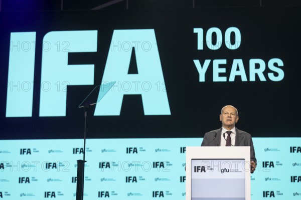 Olaf Scholz, Chancellor of the Federal Republic of Germany (SPD) speaks at the opening gala for 100