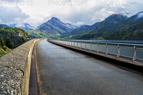 France, Alpes, region Auvergne-Rhône-Alpes, Savoier Alps, Departement Savoie, dam wall at Lac de