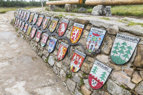 Coat of arms of all towns through which the Elbe flows at the source of the Elbe in the Giant