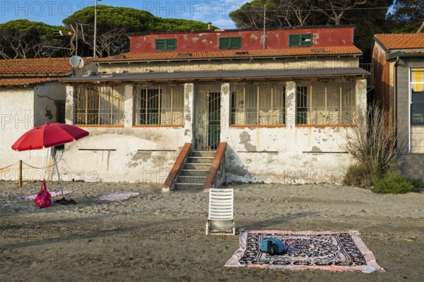 Abandoned beach house, beach, architecture, tourism, building, dilapidated, property, empty,