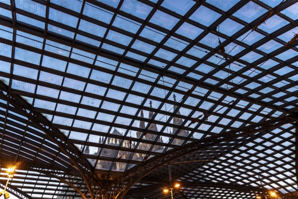 Cologne Central Station, glass roof, Cologne Cathedral, Cologne, North Rhine-Westphalia, Germany,
