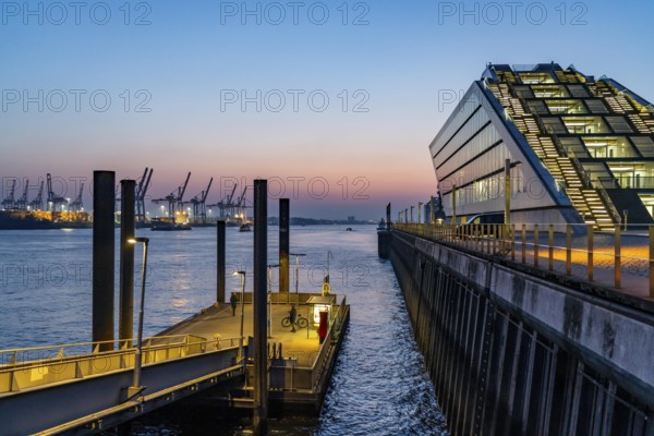 Port of Hamburg, Elbe, shipping traffic, Hadag harbour ferry Docklands landing stage, Docklands
