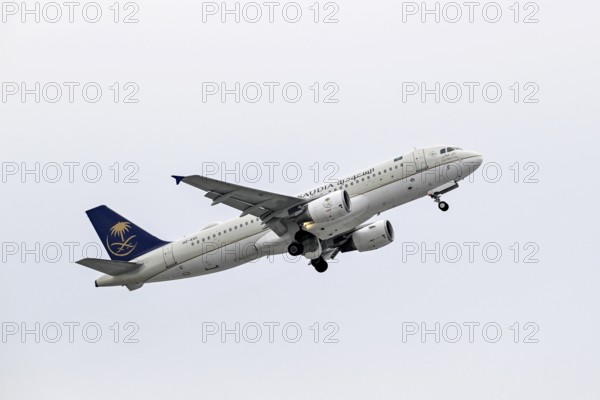 Aircraft Saudi Arabian Airlines, Airbus A320-200, HZ-ASC