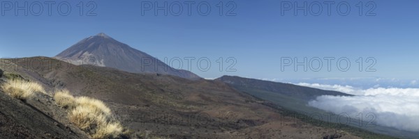 Panorama from the east over the Teide National Park, Parque Nacional del Teide, to Pico del Teide,