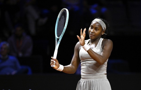 Coco Gauff USA gestures apologises for net roll, Tennis Ladies Porsche Cup, Grand Prix, GP,
