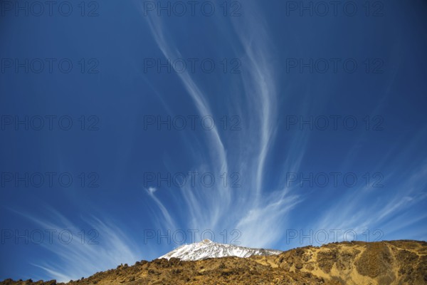 Feather clouds, Pico del Teide, 3718m, Parque Nacional de las Canadas del Teide, Teide National