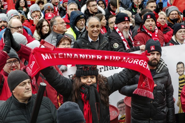 Demonstration by Volkswagen employees on the collective bargaining negotiations between Volkswagen