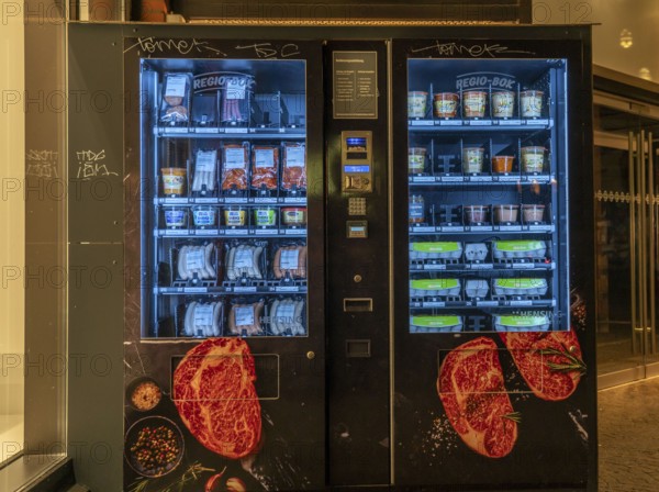 Barbecue food vending machine, food vending machines, fresh eggs, meat, sausages, sauces, various