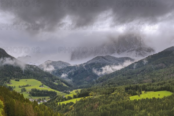 View of the cloudy Peitlerkofel group, Dolomites, St.Peter, Villnöß, Funes, Villnößtal, South