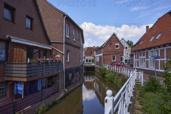 Moat Jorker Hauptwettern with brick houses in Jork, Altes Land, district of Stade, Lower Saxony,