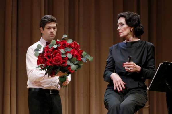 Béla Meinberg and Katja Weitzenböck as Maria Callas at the photo rehearsal for Meisterklasse at the
