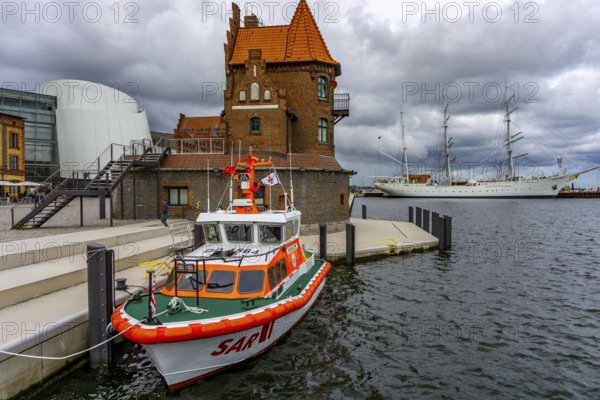 Sea rescue boat Hertha Jeep, of the German Maritime Search and Rescue Service, DGzRS, pilot house,