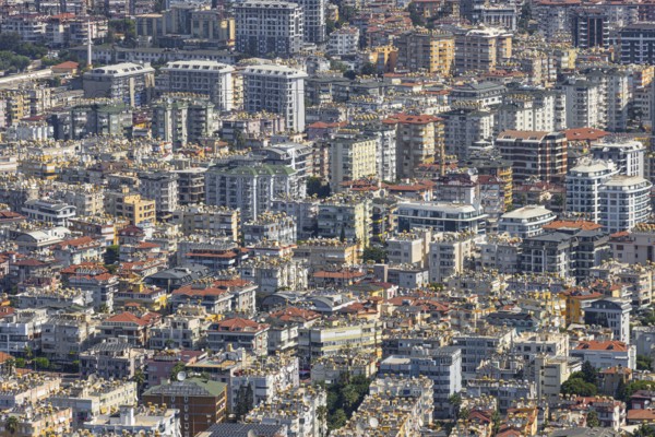 The centre of the city of Alanya is very densely built-up due to the limited area of the sea on one