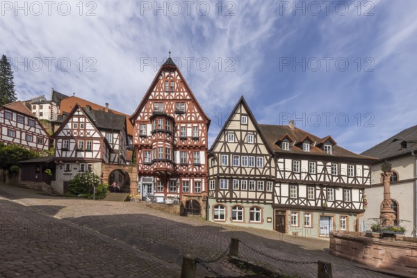 Miltenberg market square with market fountain and magnificent half-timbered houses, Schnatterloch.