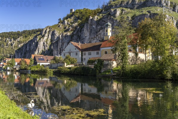 Market town of Essing with Heilig Geist parish church in Altmühltal, Lower Bavaria, Bavaria,