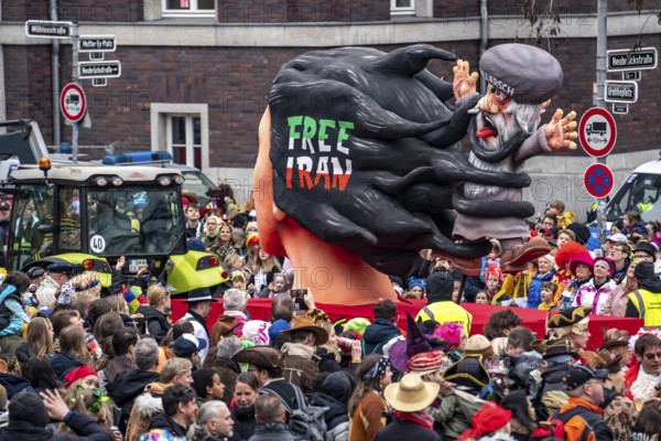 Rose Monday parade in Düsseldorf, street carnival, carnival float, by float builder Jacques Tilly,