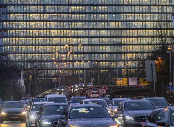 City centre traffic, Danziger Straße, B8, Düsseldorf, high-rise office building, evening traffic,