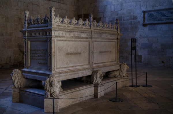Tomb of Alexandre Herculano, Chapter House, Hieronymite Monastery Mosteiro dos Jerónimos, also