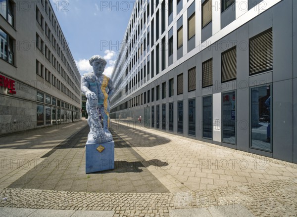 Sculpture Hallescher Schweinehirt by Carsten Theumer opposite the Hallmarkt, Halle an der Saale,