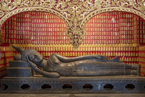 Reclining Buddha at Wat Xieng Thong, Luang Prabang, Laos, Asia