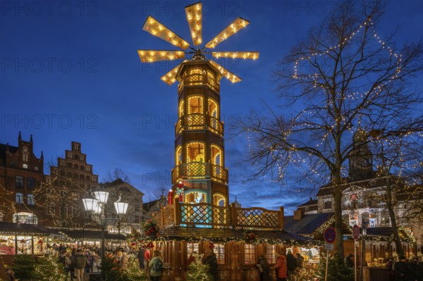 Large Christmas pyramid at the Christmas market on the market square, Lüneburg, Lower Saxony,