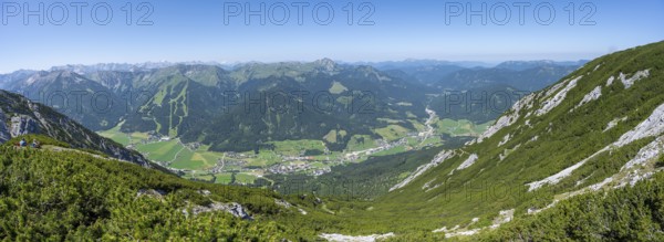 View into the valley to Achenkirch, from the pre-summit of Hochunnütz, Unnütz crossing, Brandenberg