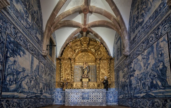 Interior view of the church Igreja Matriz de São Clemente, side altar, azulejos, tiles, tile