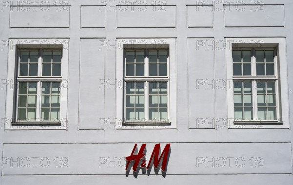 H&M clothing shop in Munich's historic city centre, detail of the facade, Munich, Upper Bavaria,