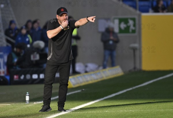 Coach Steffen Baumgart 1. FC Union Berlin FCU on the sidelines gesture gesture whistle, PreZero