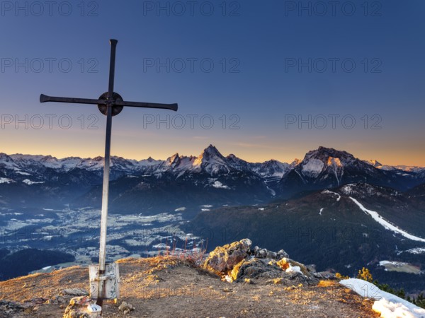 Rauher Kopf summit cross at sunrise, behind the Berchtesgaden Alps, Steinernes Meer,