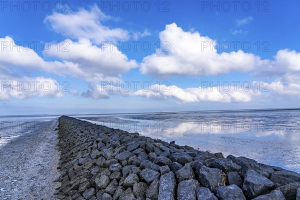 The Wadden Sea, East Frisia, between Bensersiel and Neuharlingersiel, Breakwater behind the dyke,