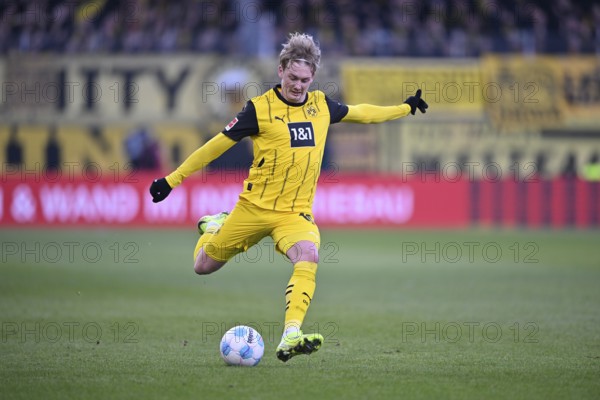 Julian Brandt Borussia Dortmund BVB (10) Action on the ball Voith-Arena, Heidenheim,