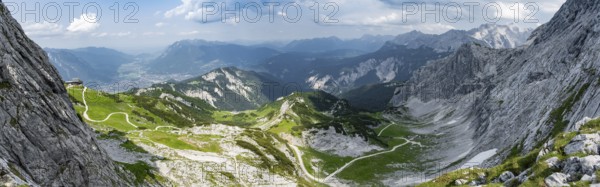 Alpine panorama, Osterfelderkopf and Wetterstein mountains near Garmisch-Patenkirchen, Bavaria,