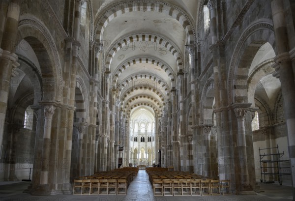 Nave of the early Gothic basilica Sainte-Marie-Madeleine, Vézelay, Département Yonne, Region