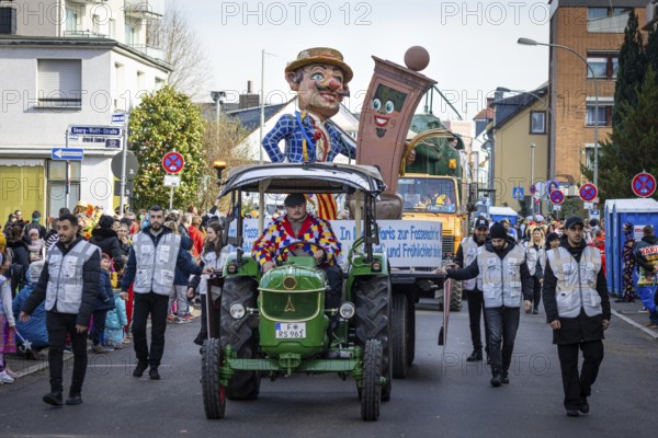 Each float in the traditional carnival parade Klaa Paris in Frankfurt's Heddernheim district was