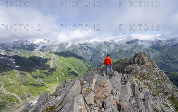 Mountaineer on the summit of Lasörling, view of the mountain panorama of the Venediger Group,