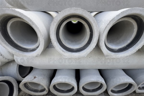 Stacked concrete pipes Sewer pipes for laying Pipe laying in road construction for sewage Rainwater
