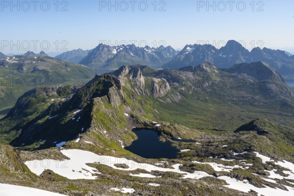 View of mountain landscape, mountain panorama, at the summit of Rundfjellet, Lake Hellskarvatnet,