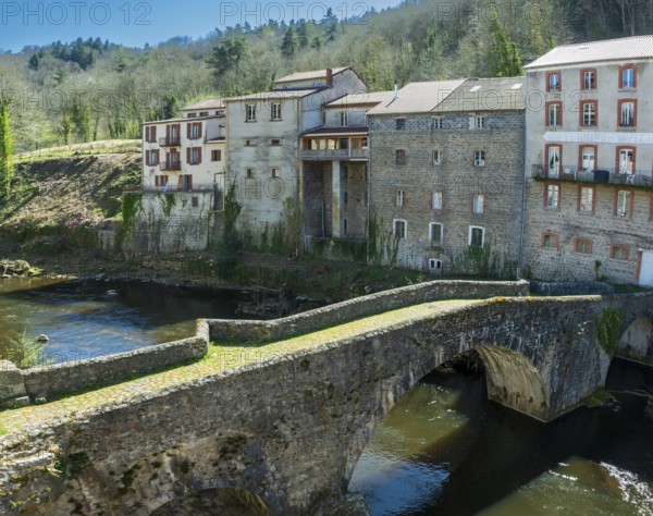 Olliergues village. Old bridge on river Dore. Natural regional park of Livradois Forez. Puy de Dome