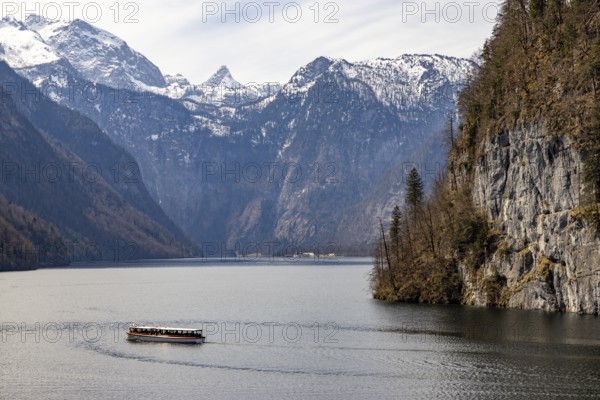 Excursion boat on the Königssee, behind the Steinerne Meer, Berchtesgaden National Park, Schönau am