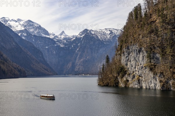 Excursion boat on the Königssee, behind the Steinerne Meer, Berchtesgaden National Park, Schönau am