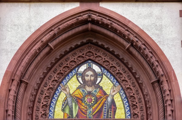 Musical depiction of Jesus Christ in the pointed arch of the main portal of the Church of the