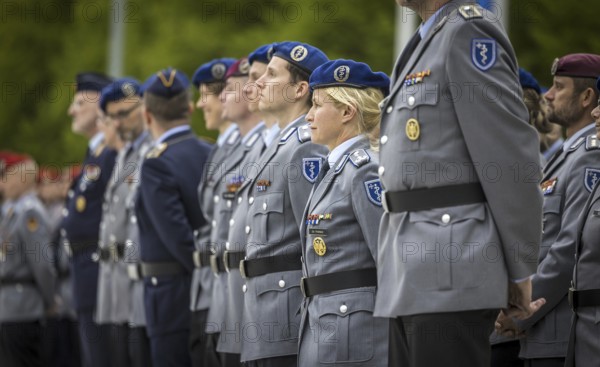 Soldiers from various armed forces during the final roll call at the Federal Ministry of Defence to