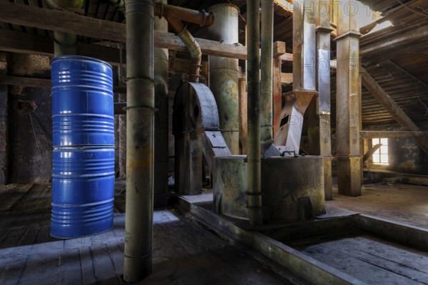 Schindler's blue colour factory is located directly on the Zwickauer Mulde river and belongs to the