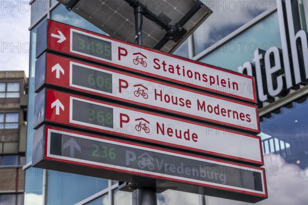 Display board, bicycle car park at Utrecht Centraal Central Station, Stationsplein, 3 underground