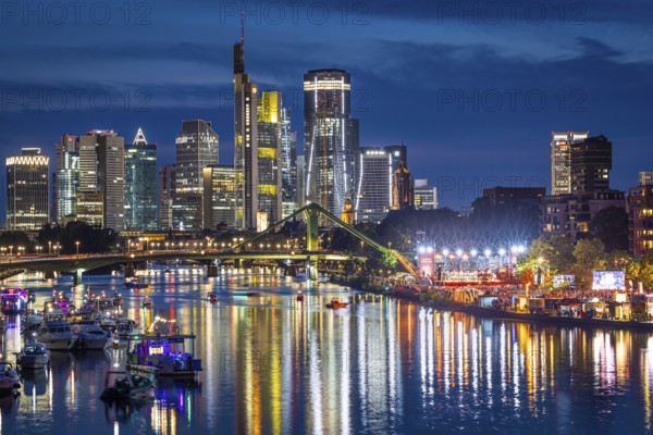 Around 12, 000 visitors listen to the sounds of the Frankfurt Radio Symphony Orchestra under the