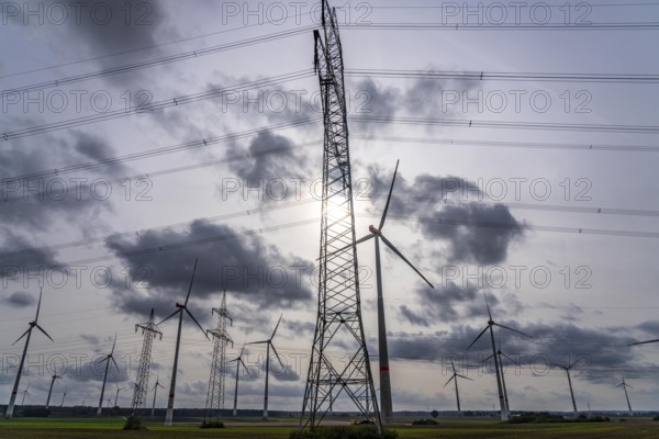 Wind farm, power line, high-voltage pylons, east of Bad Wünnenberg, OWL, North Rhine-Westphalia,