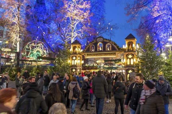 Christmas market at the Alter Markt in the historic city centre of Cologne, North Rhine-Westphalia,